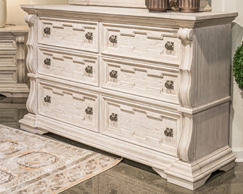 Bruchandi Dresser