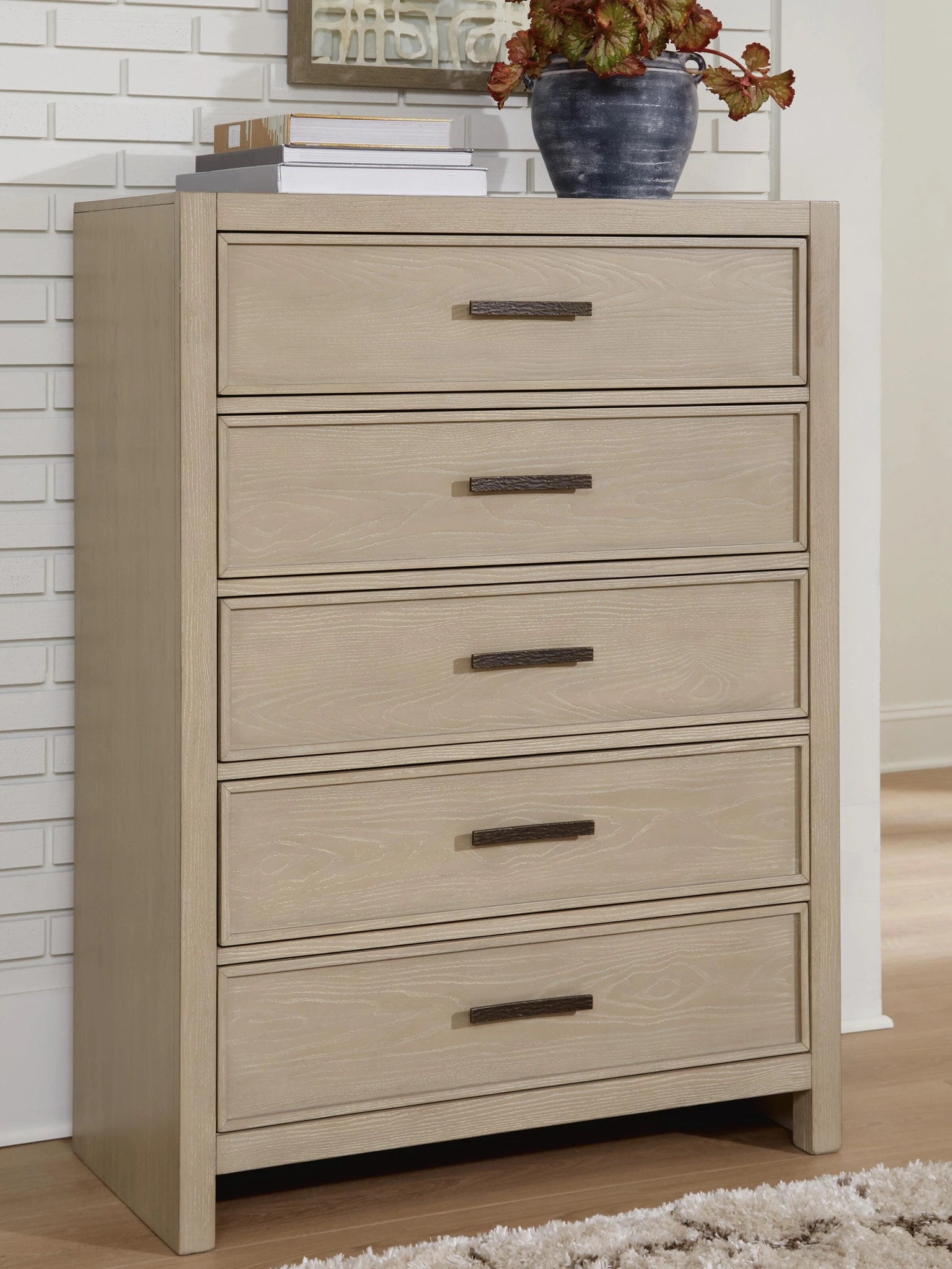 Calmoro Chest